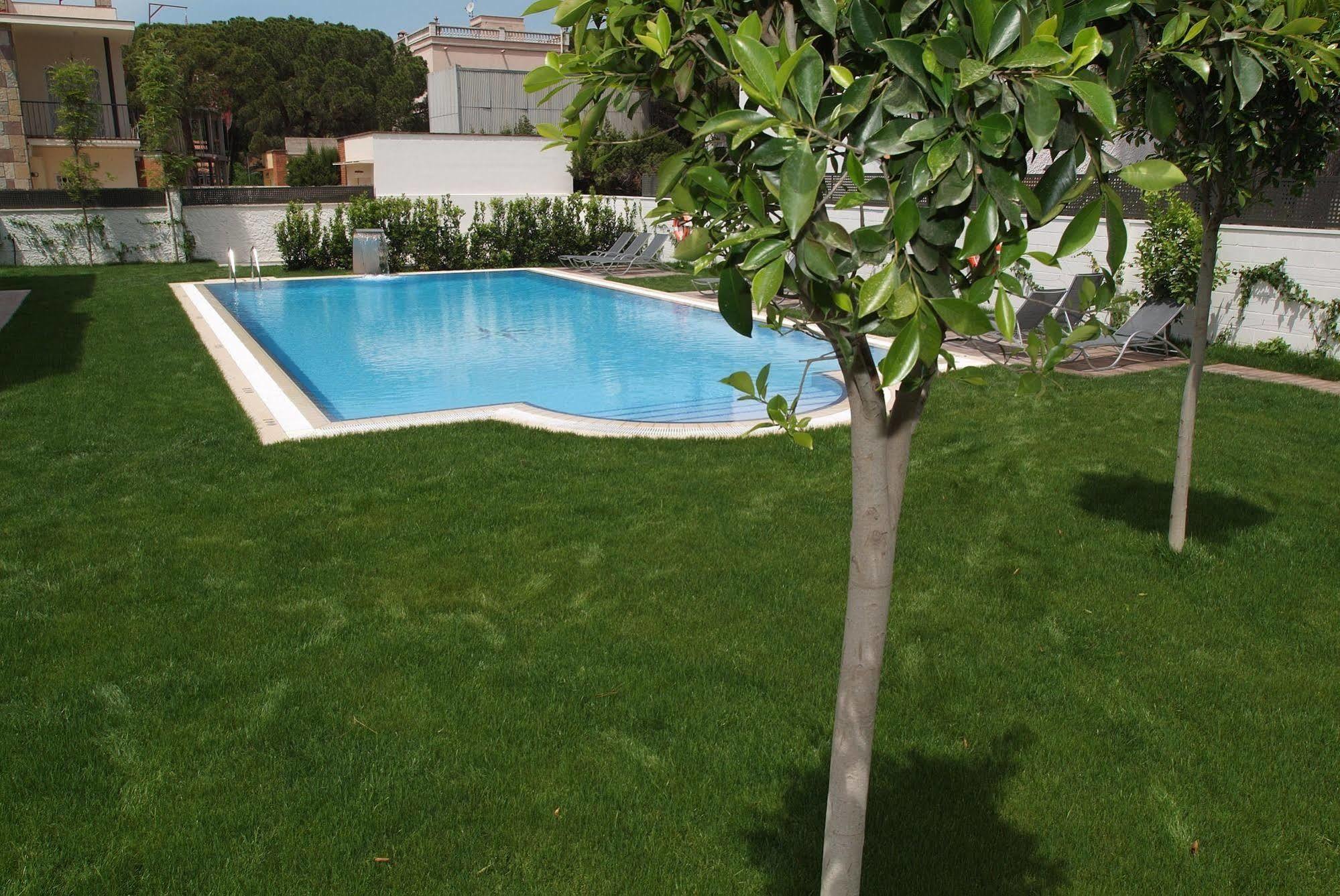 Apartamentos Royal Marina Gardens Castelldefels Eksteriør bilde