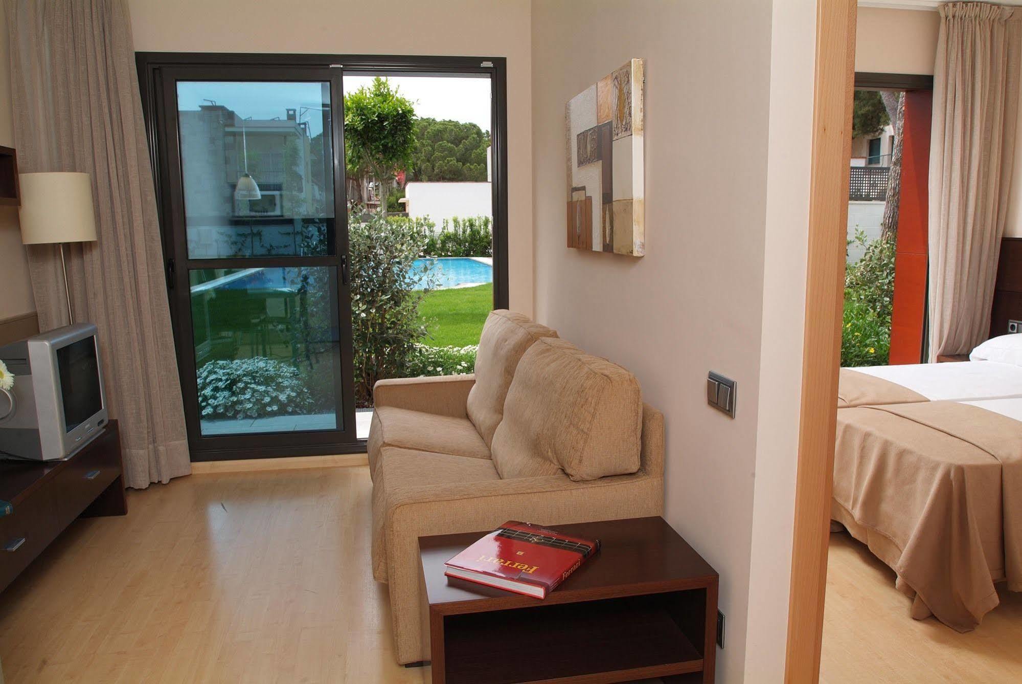 Apartamentos Royal Marina Gardens Castelldefels Eksteriør bilde